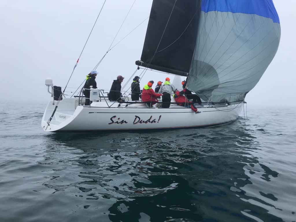 sin duda sailboat in cloudy weather