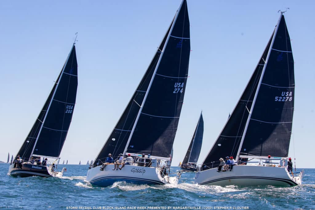 J 109 sailboats racing