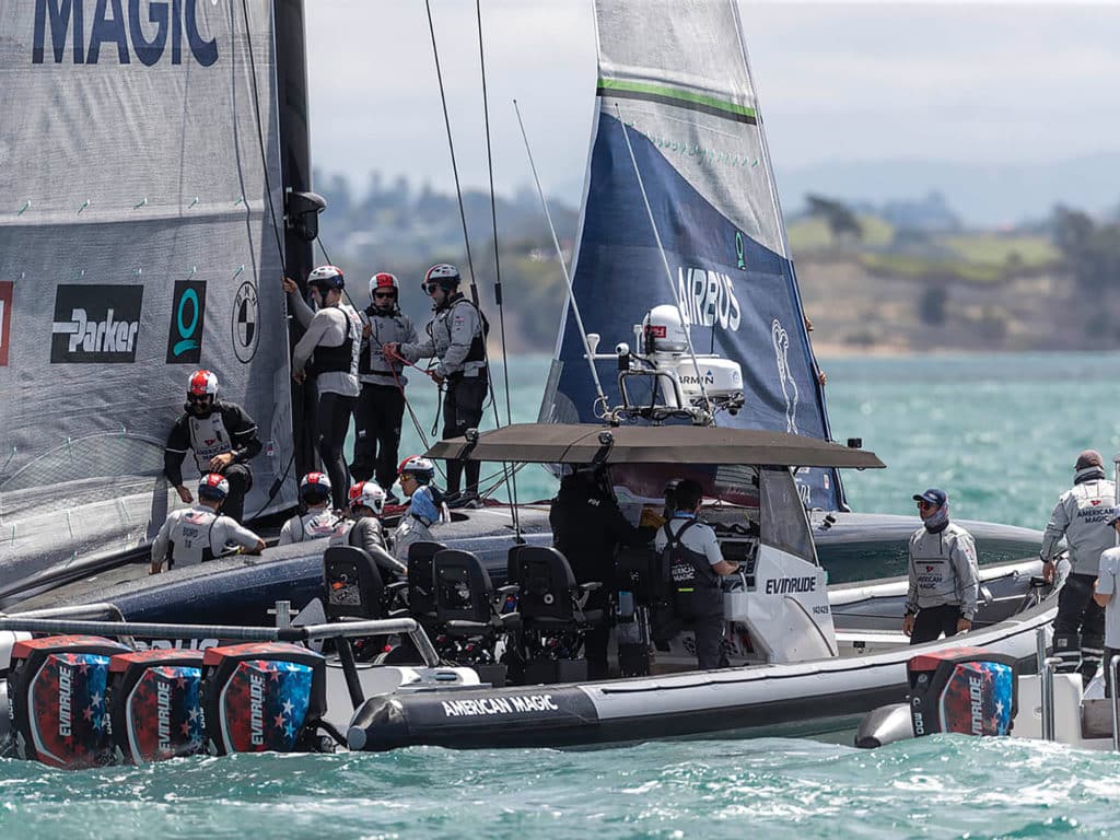 Hoisting the twin-skin mainsail