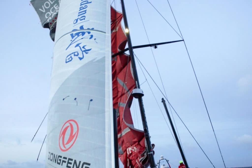 Dongfeng's broken mast