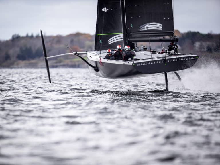 foiling sailboats america's cup