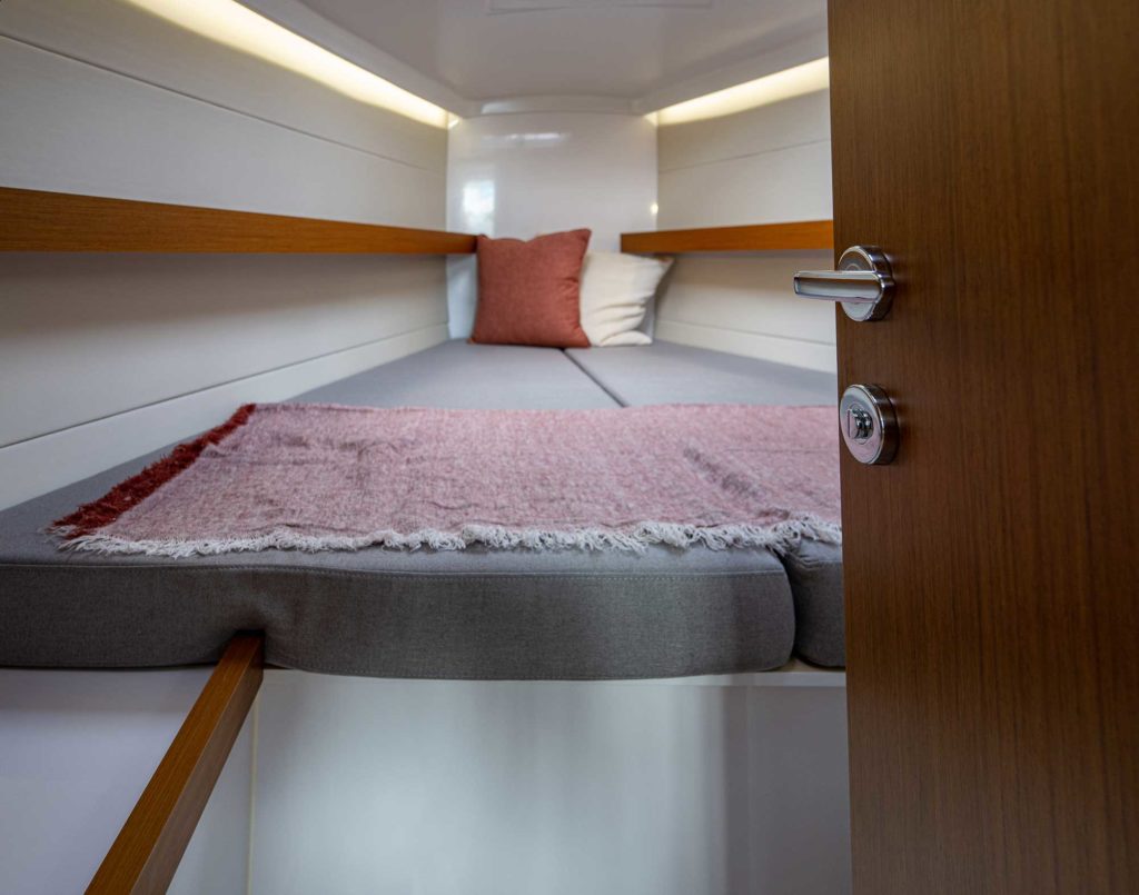 Beneteau First 36 V-berth