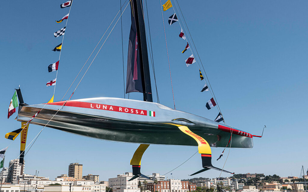 Luna Rossa hull