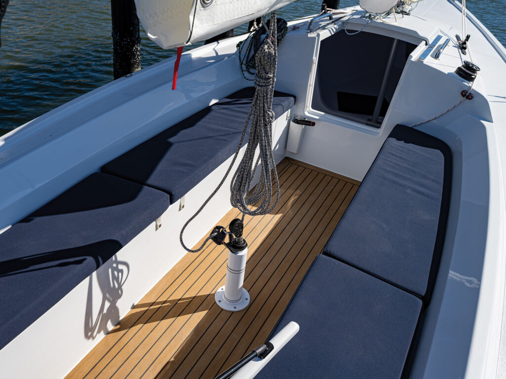 J/7 deck