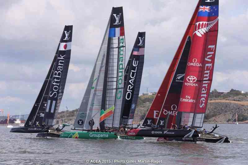 The fleet lines up for the start.