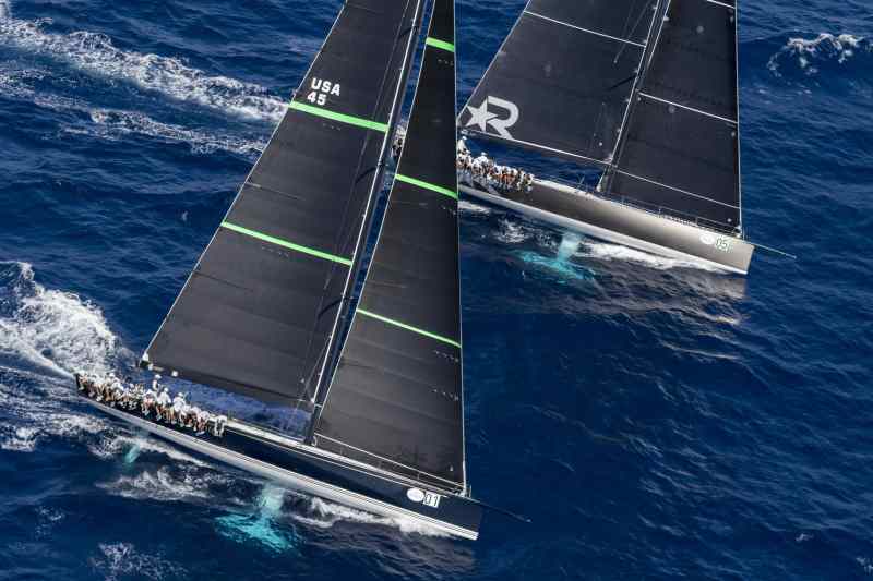 Robertissima III and Bella Mente go head to head.