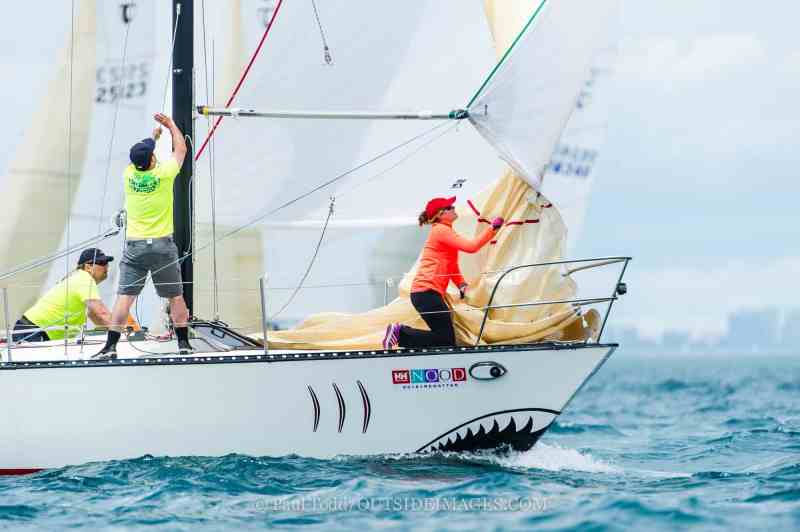 Chicago, Illinois (USA) The fourth event of the 2015 The Helly Hansen NOOD REGATTA SERIES hosted by Chicago Yacht Club, held on Lake Michigan. Race day three out on the white circle race course with a light but steady westerly breeze.©Paul Todd/OUTSIDEIMAGES.COMOUTSIDE IMAGES PHOTO AGENCY