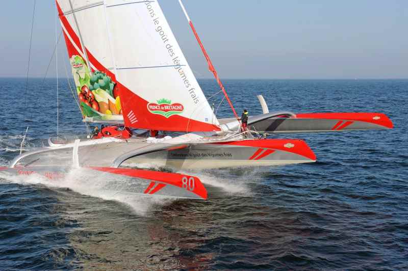 The Maxi 80 Prince de Bretagne has capsized 140 miles off the coast. Both skippers are reported to be safe and they are awaiting rescue.
