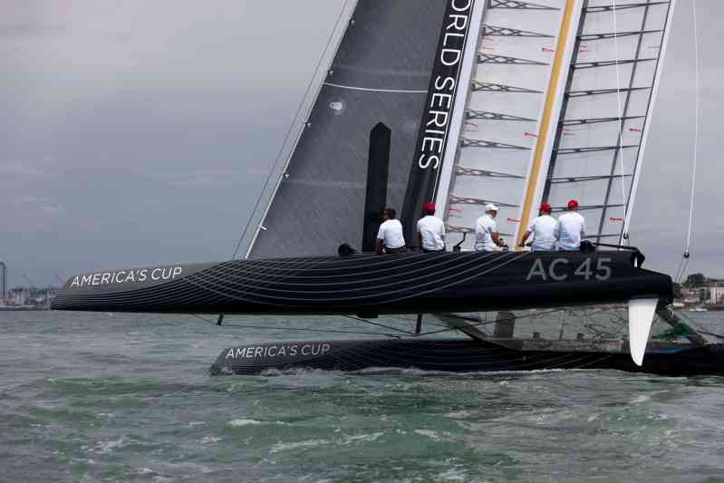 16/01/2011 - Auckland (NZL) - 34th America's Cup - AC45 1st sail