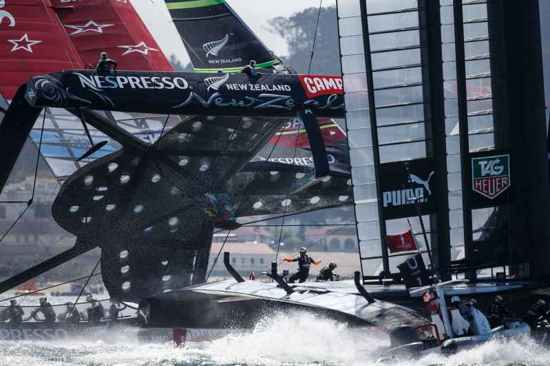 AC34 Race 8: ETNZ Sailing World