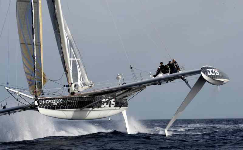 12/05/12. Les 5 corsaires de l’Hydroptere pour le record du monde du Pacifique Les 5 corsaires de l'Hydroptere pour le record du monde du Pacifique. Jacques vincent, Jean Le Cam, Yves Parlier, Alain Thebault et Luc Alphan .
