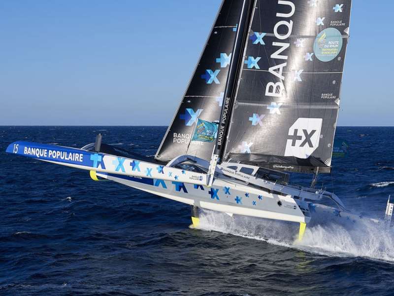 MAXI TRIMARAN BANQUE POPULAIRE IX Banque Populaire